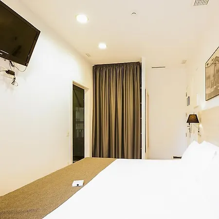 The 8 Boutique